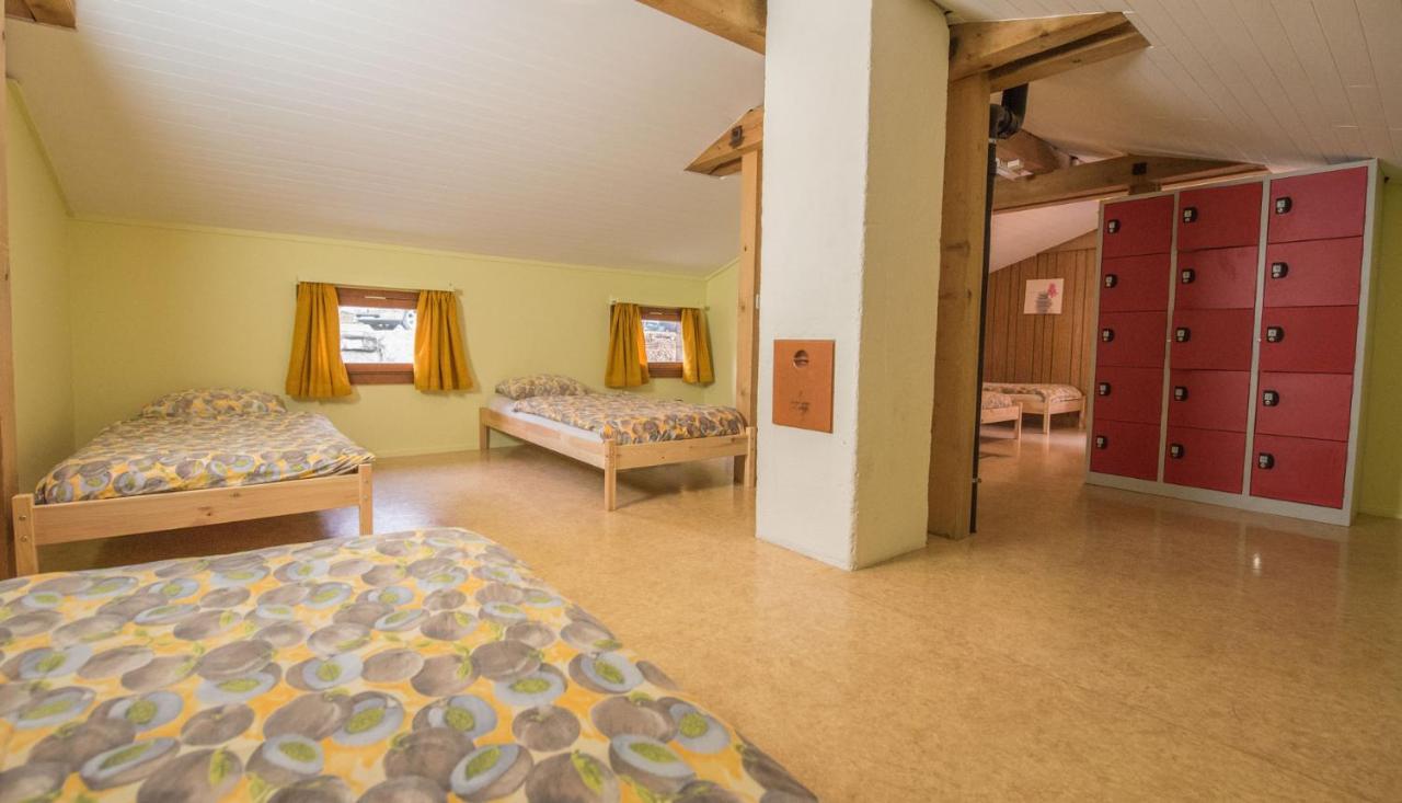 Schutzenbach Backpackers For Adults 18-35 Hostel Лаутербрунен Екстериор снимка