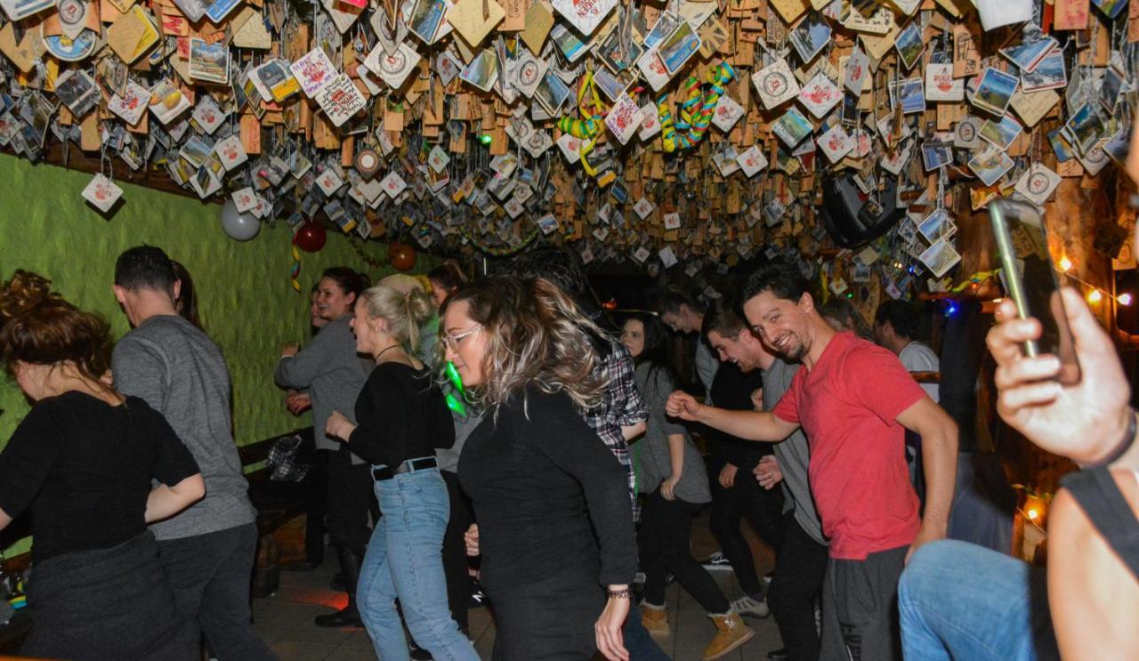Schutzenbach Backpackers For Adults 18-35 Hostel Лаутербрунен Екстериор снимка